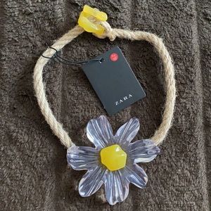 ⚠️ FINAL CALL Closet Clean Out Zara Yellow and Clear Floral Necklace